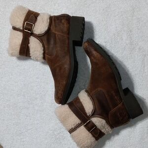 UGG Women's Blayre IIl Shearling Cuff Boots Size 8.5 Great Shape
